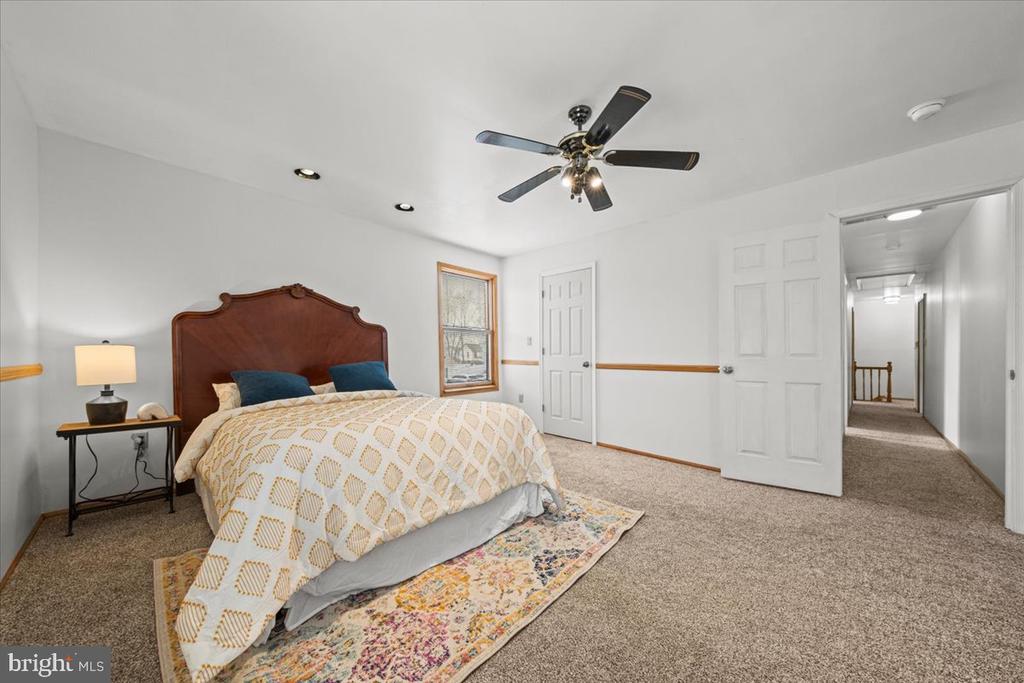 4 MAYVILLE LANE