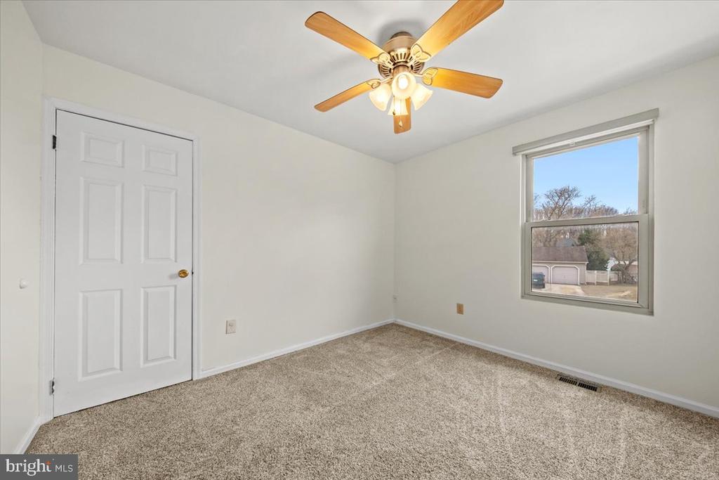 4 MAYVILLE LANE