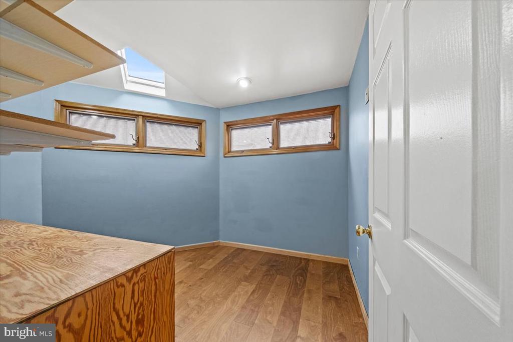 4 MAYVILLE LANE