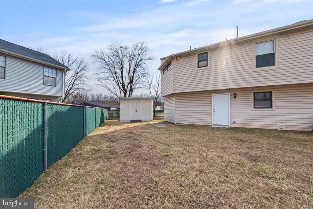4 MAYVILLE LANE
