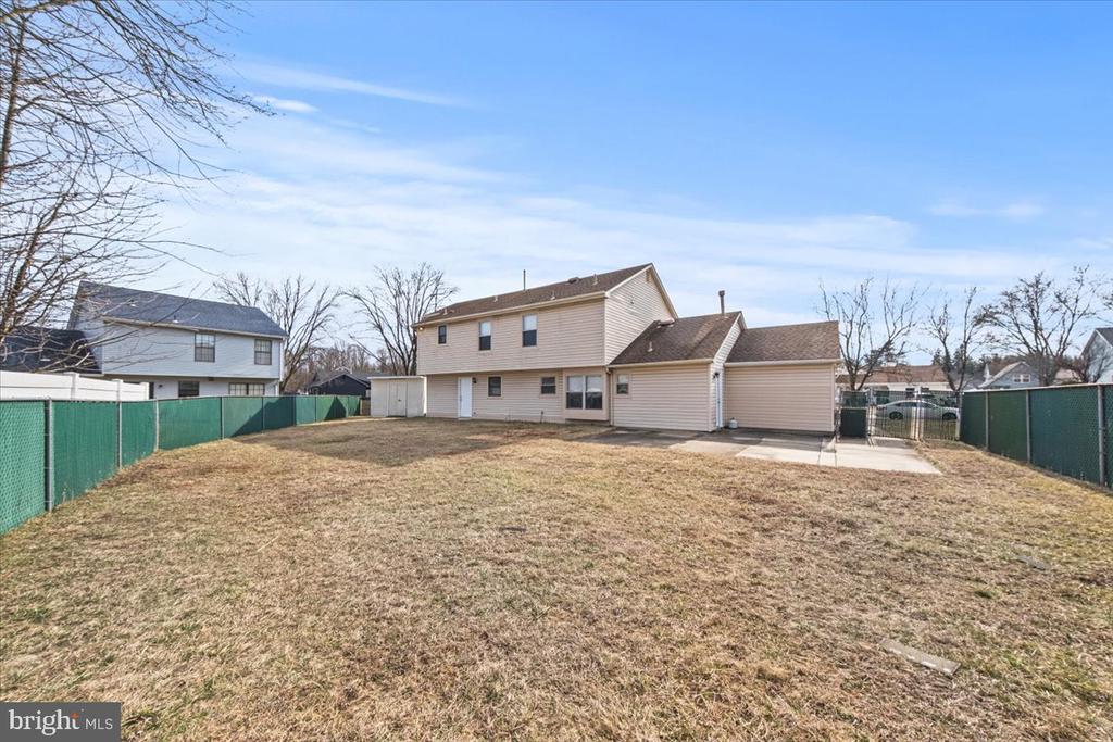 4 MAYVILLE LANE