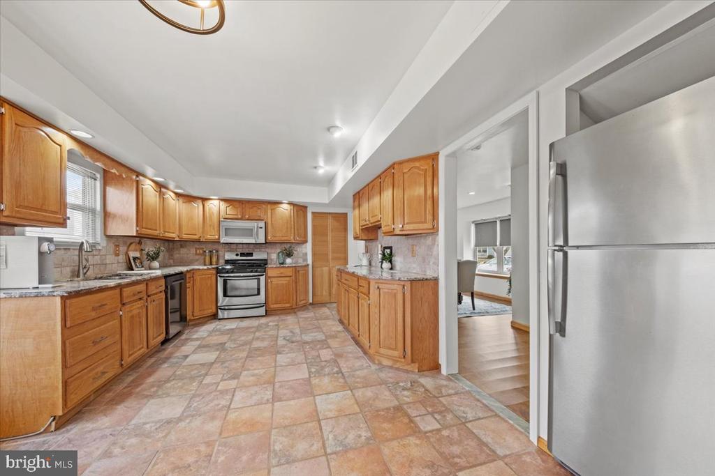 4 MAYVILLE LANE