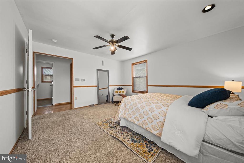 4 MAYVILLE LANE