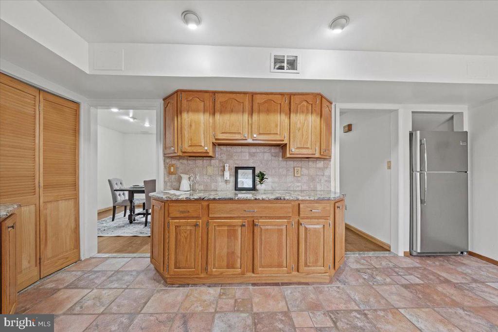 4 MAYVILLE LANE
