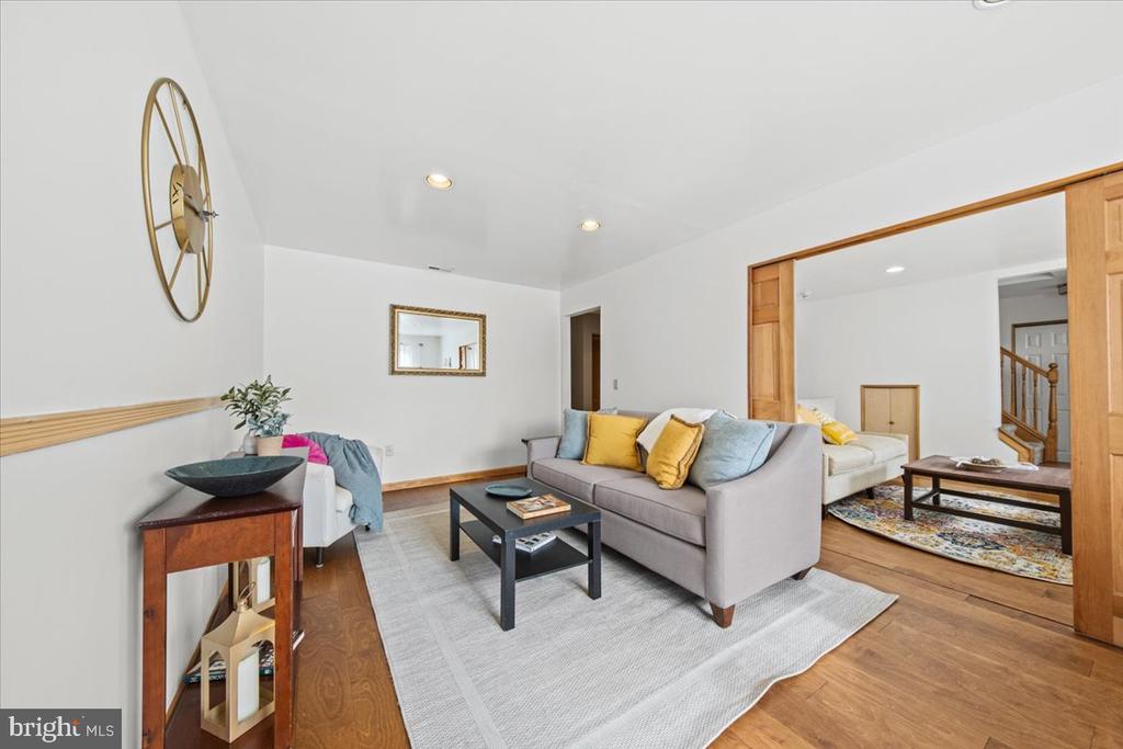 4 MAYVILLE LANE