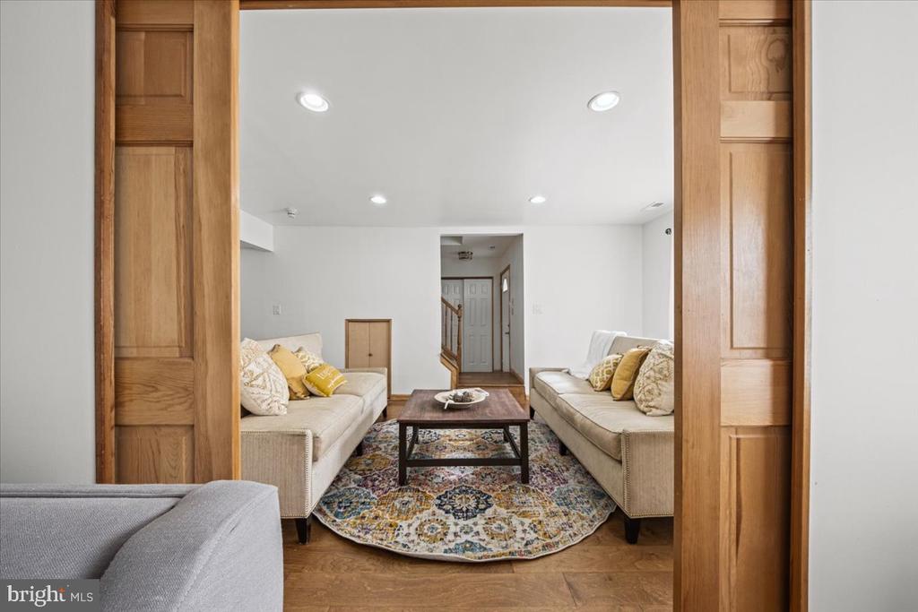 4 MAYVILLE LANE