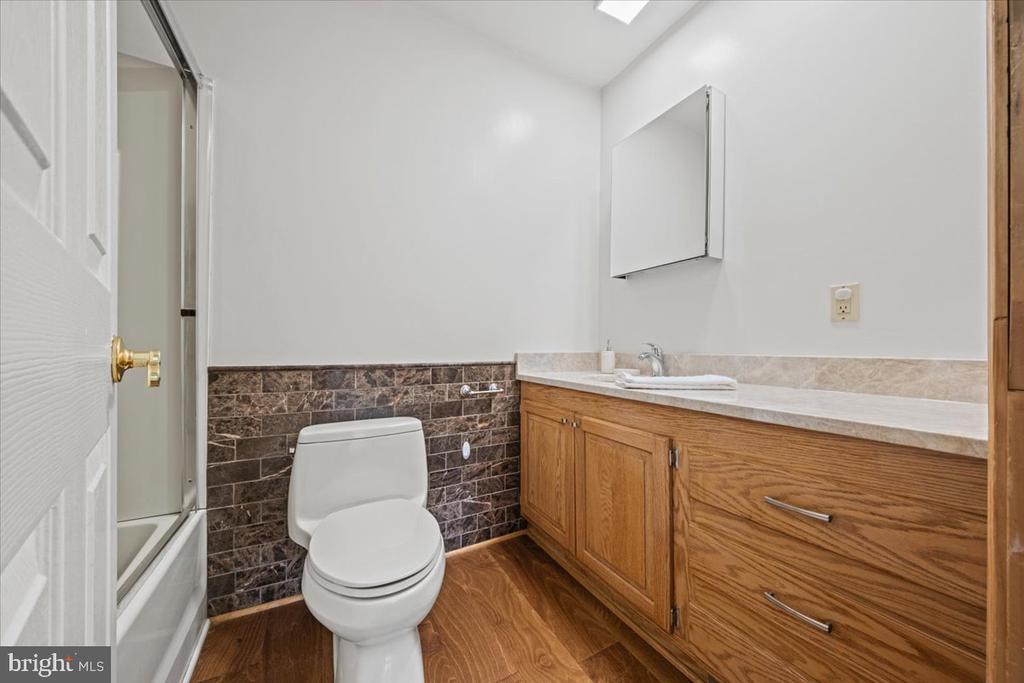 4 MAYVILLE LANE