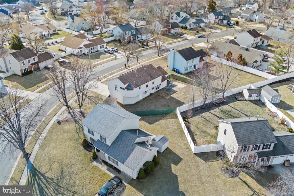 4 MAYVILLE LANE