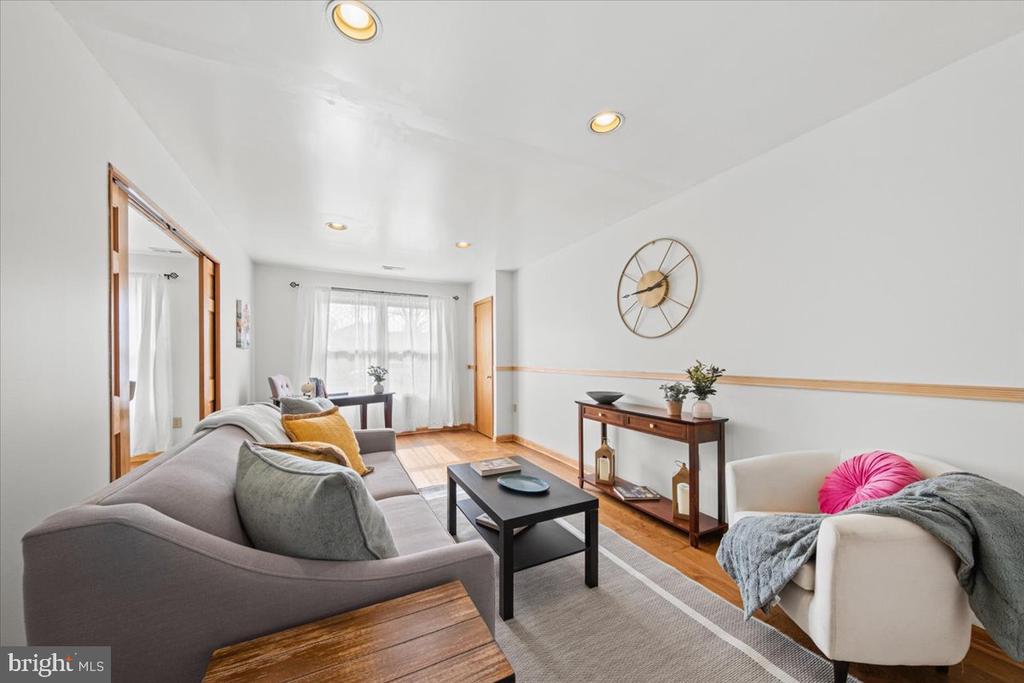 4 MAYVILLE LANE