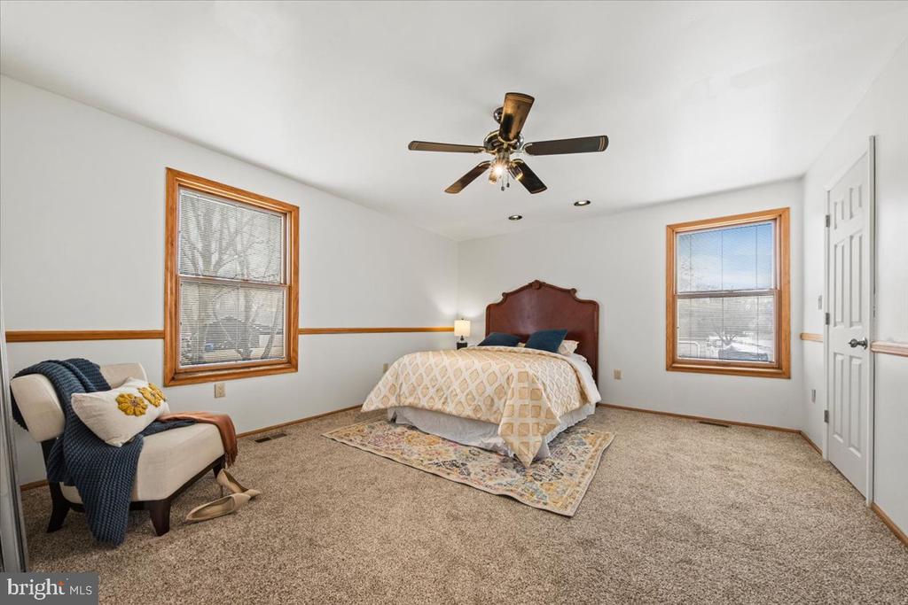 4 MAYVILLE LANE