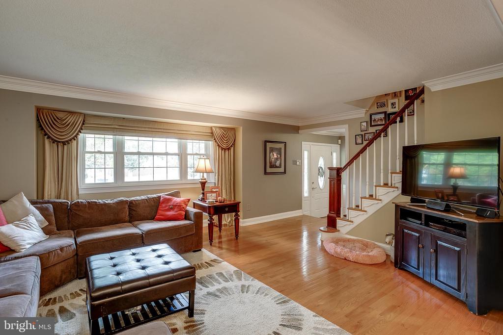 233 Hamilton Rd