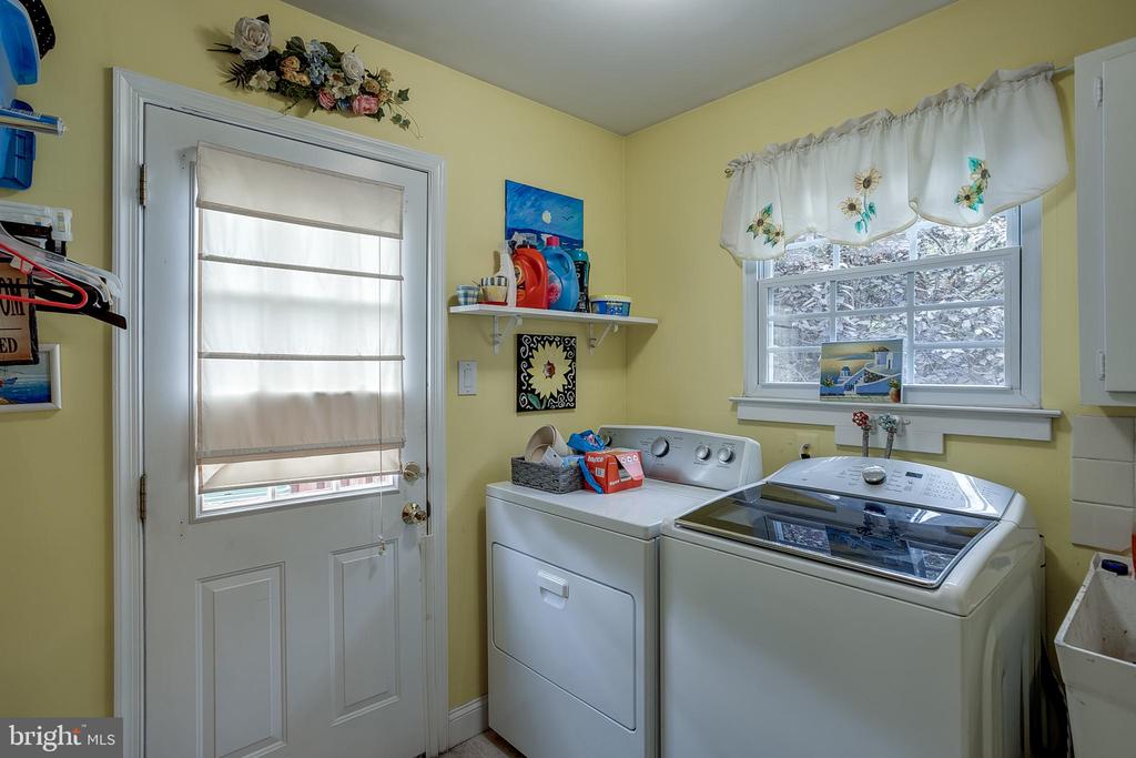233 Hamilton Rd