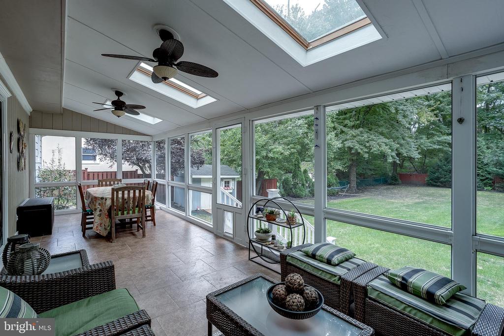 233 Hamilton Rd