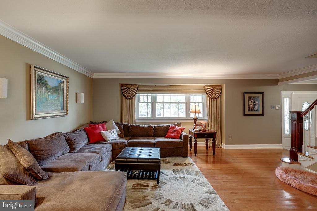 233 Hamilton Rd