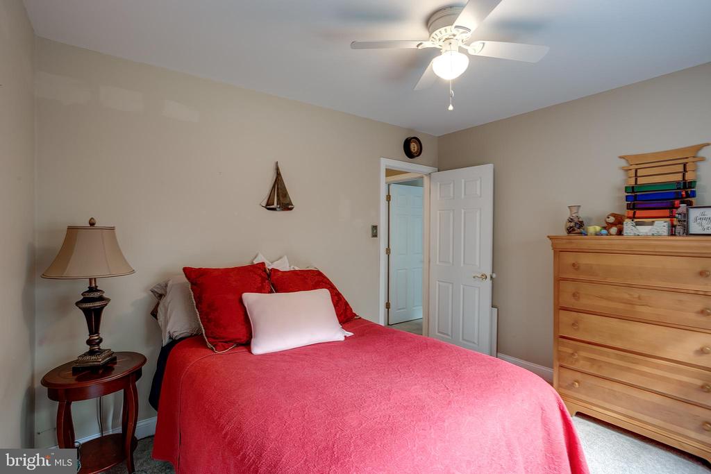 233 Hamilton Rd