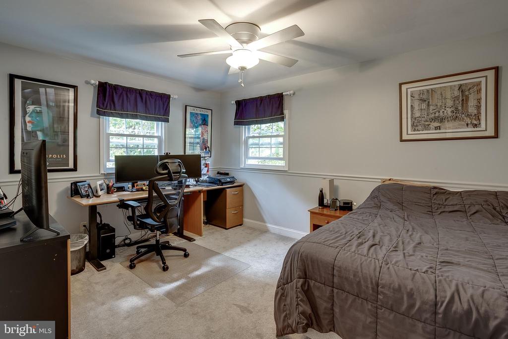 233 Hamilton Rd