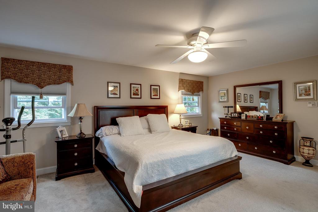 233 Hamilton Rd