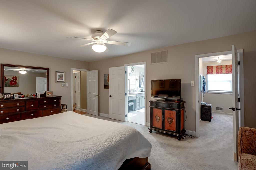 233 Hamilton Rd