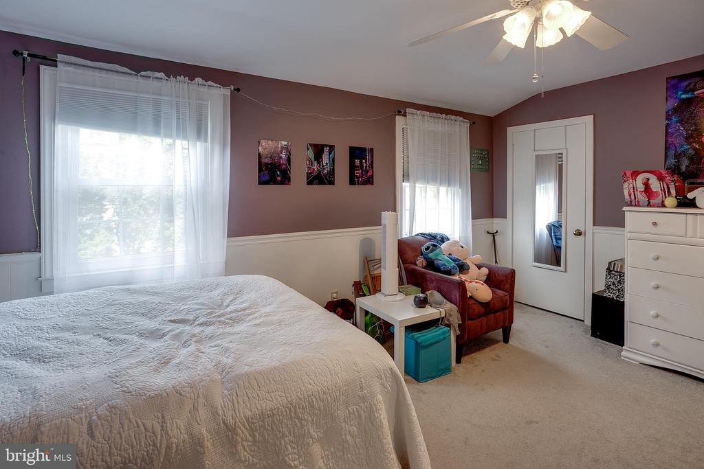 233 Hamilton Rd