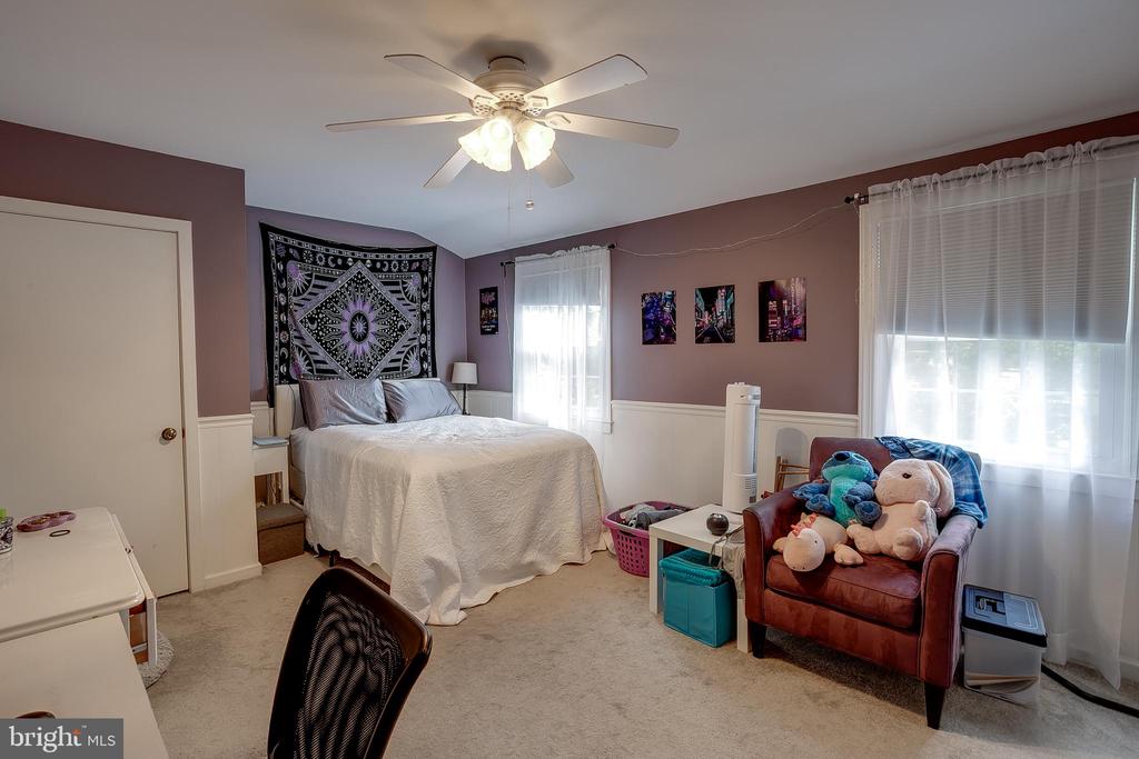 233 Hamilton Rd