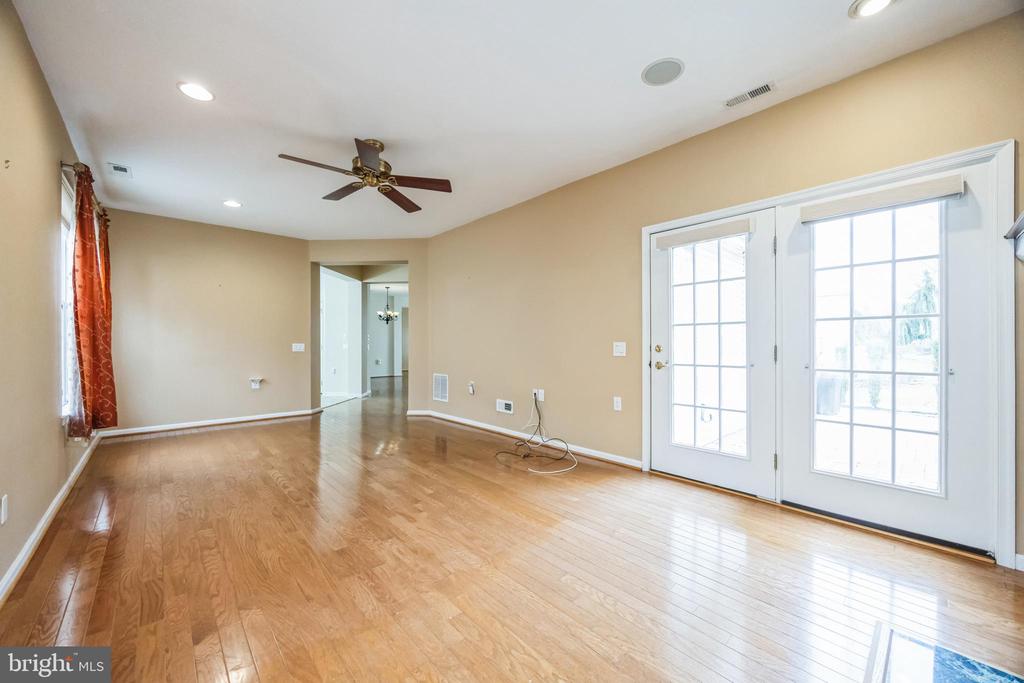 142 GLENGARRY LANE