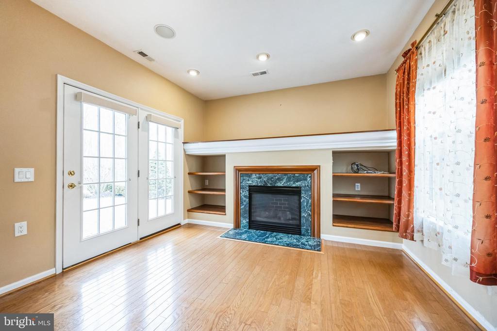 142 GLENGARRY LANE