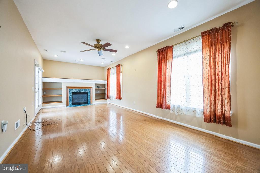 142 GLENGARRY LANE