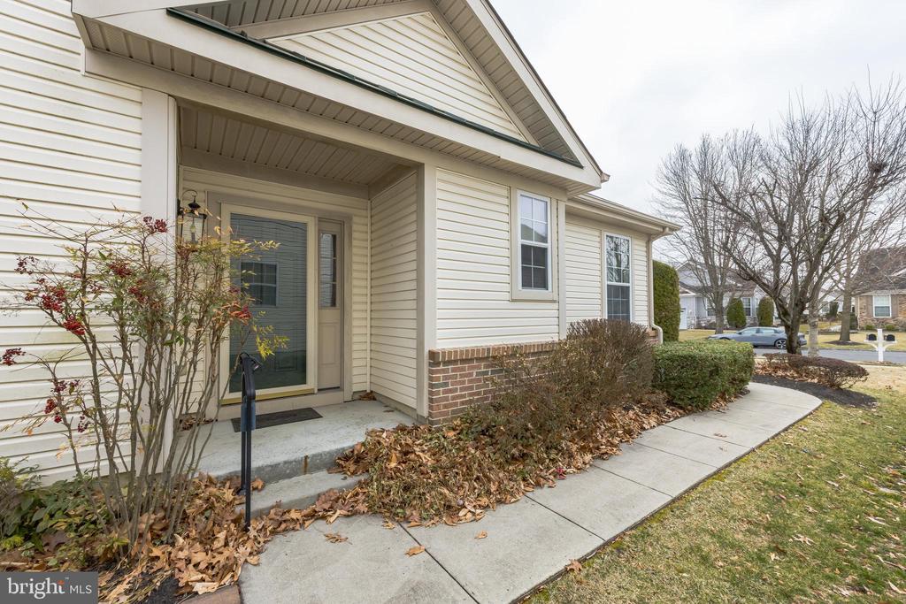 142 GLENGARRY LANE