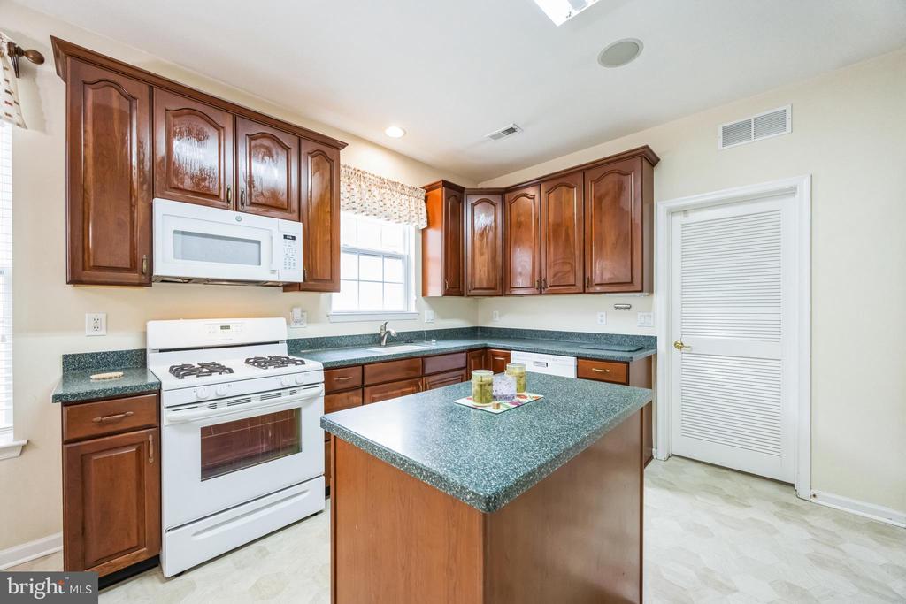 142 GLENGARRY LANE