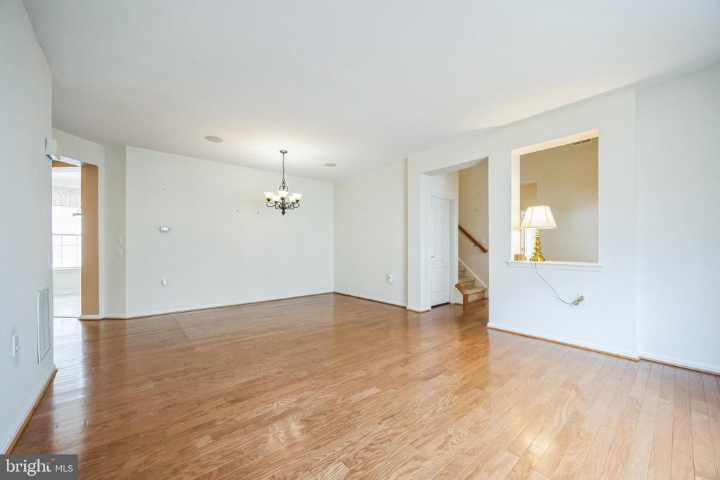 142 GLENGARRY LANE