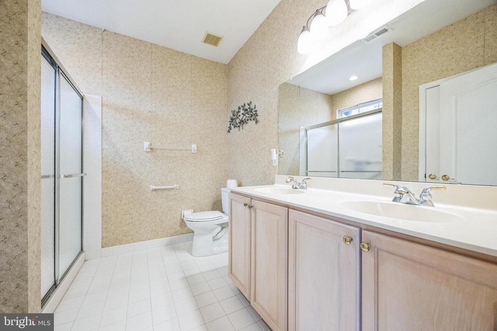 142 GLENGARRY LANE