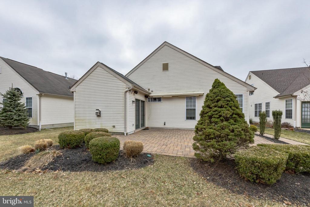 142 GLENGARRY LANE