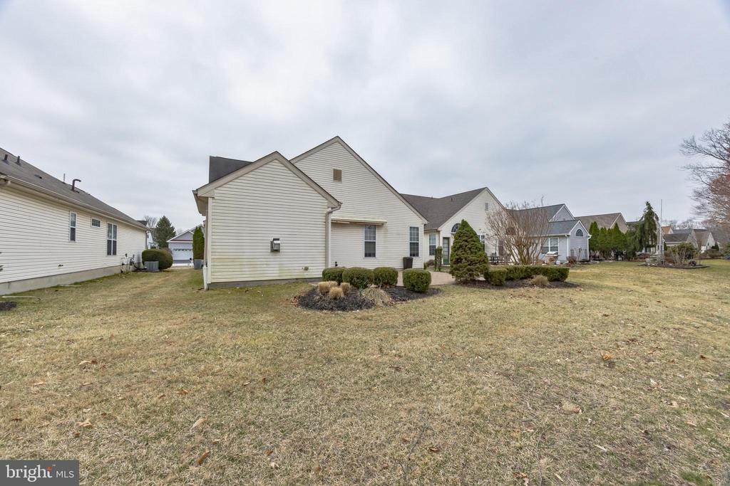 142 GLENGARRY LANE