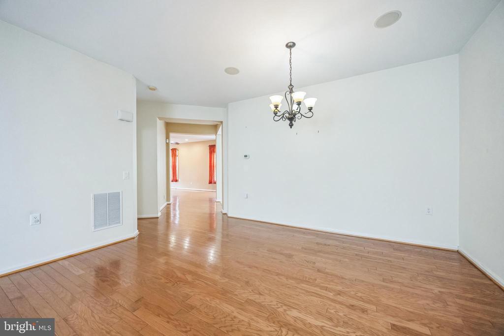 142 GLENGARRY LANE