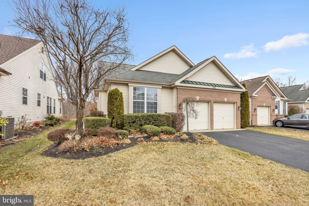 142 GLENGARRY LANE