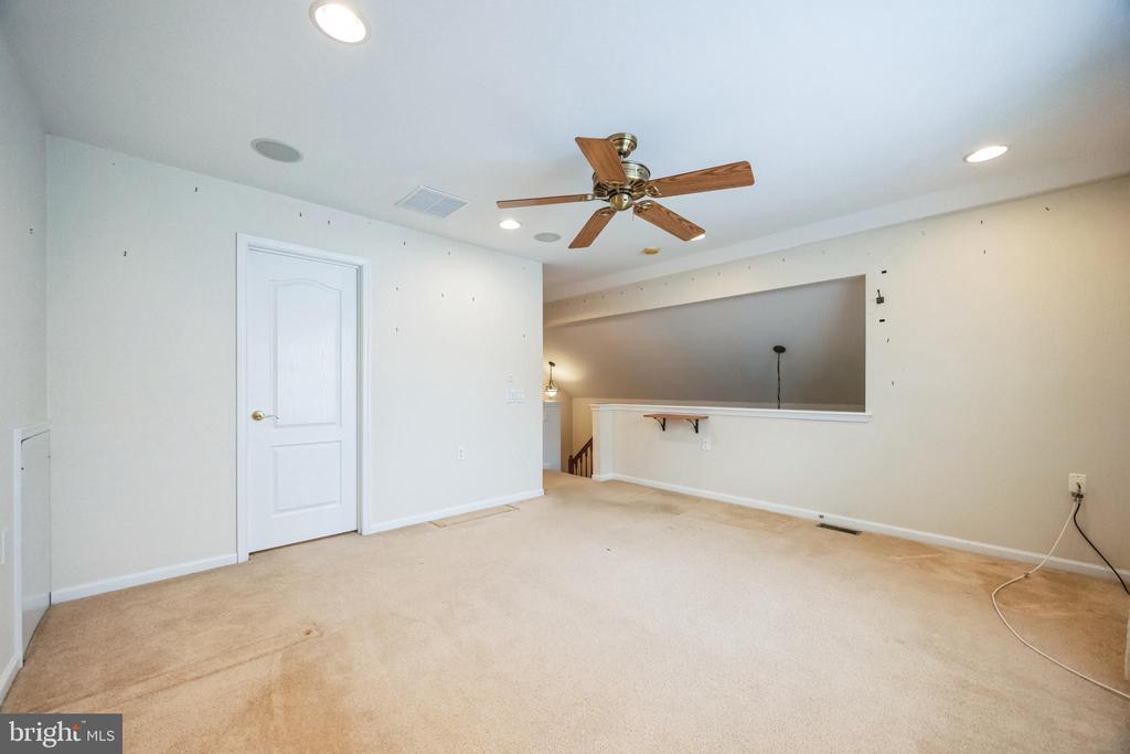 142 GLENGARRY LANE