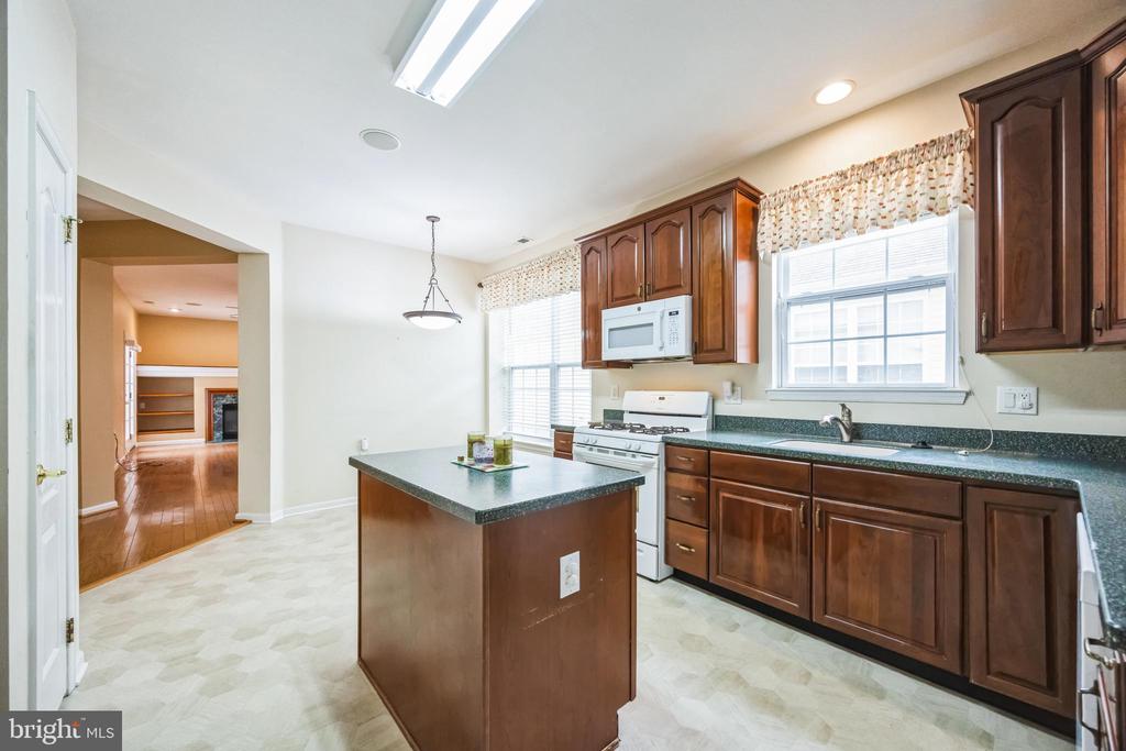 142 GLENGARRY LANE