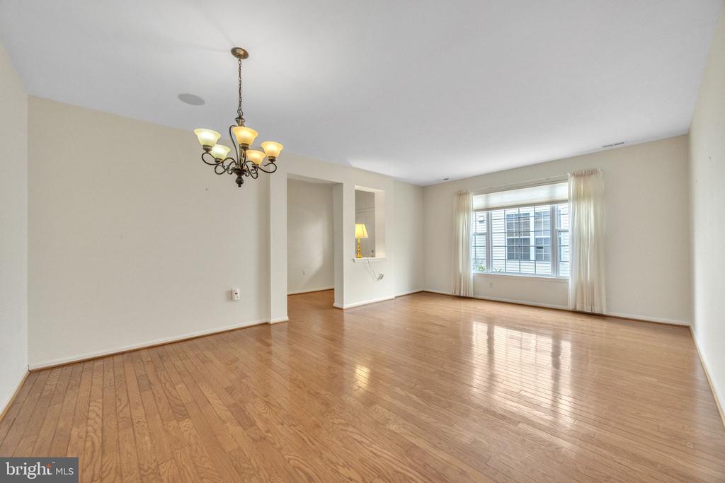 142 GLENGARRY LANE
