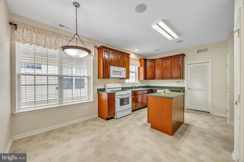 142 GLENGARRY LANE