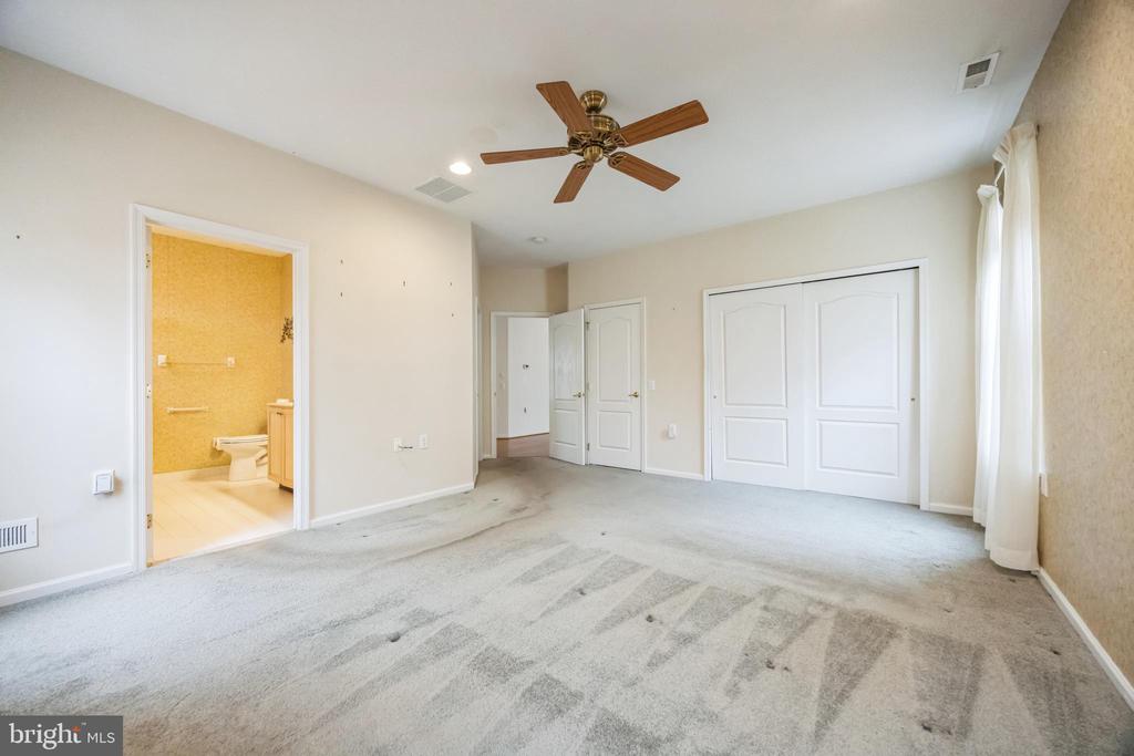 142 GLENGARRY LANE