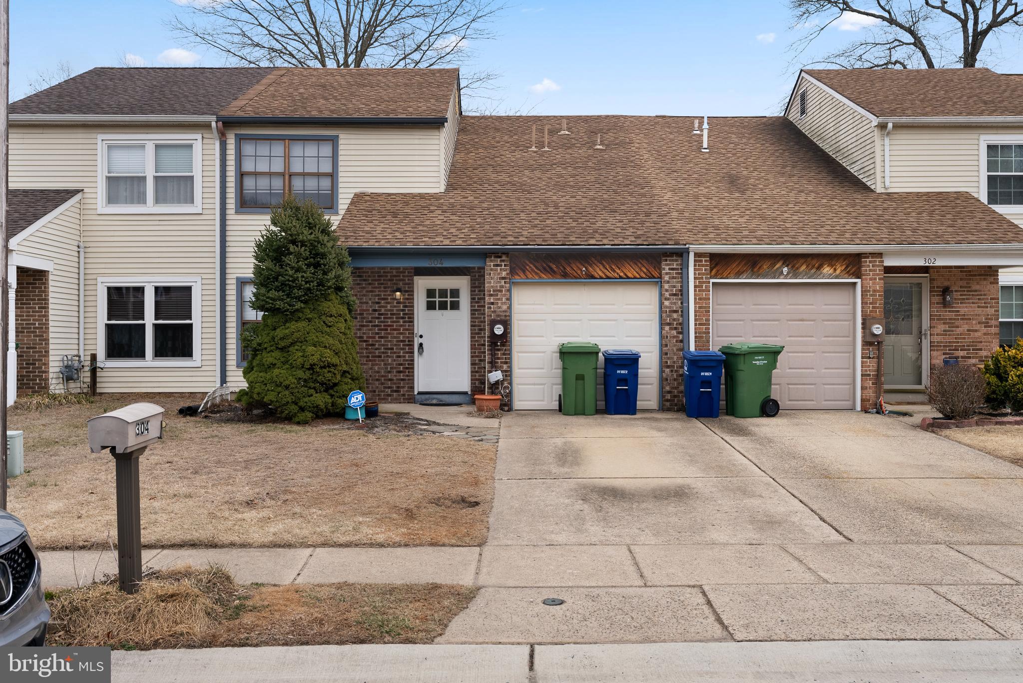 304 Foxwood Ln