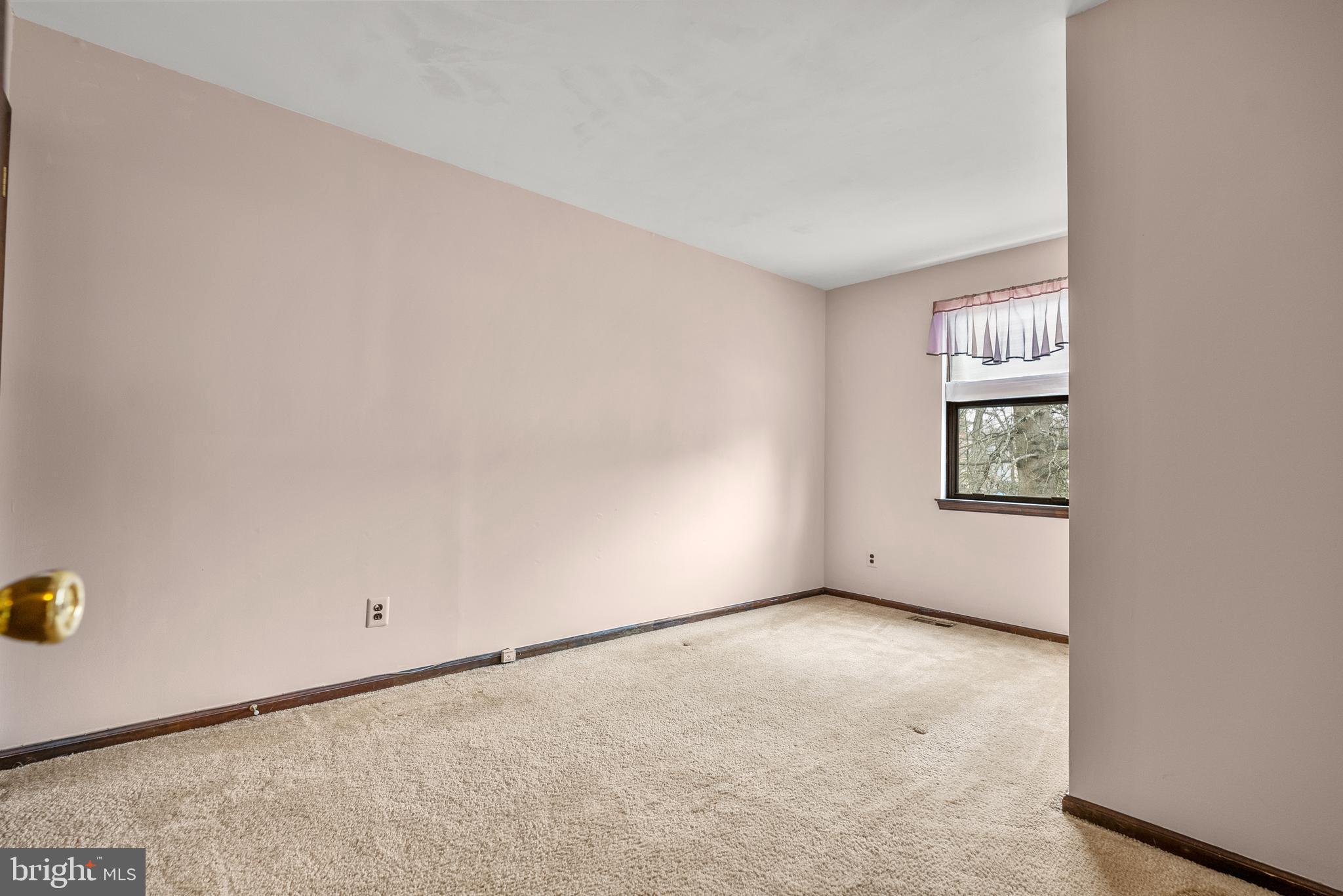 304 Foxwood Ln