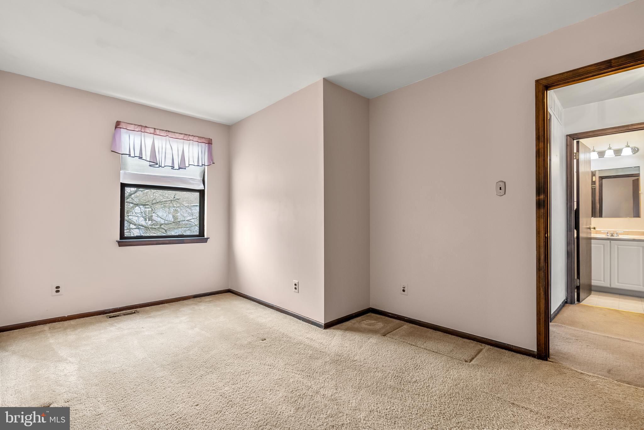 304 Foxwood Ln