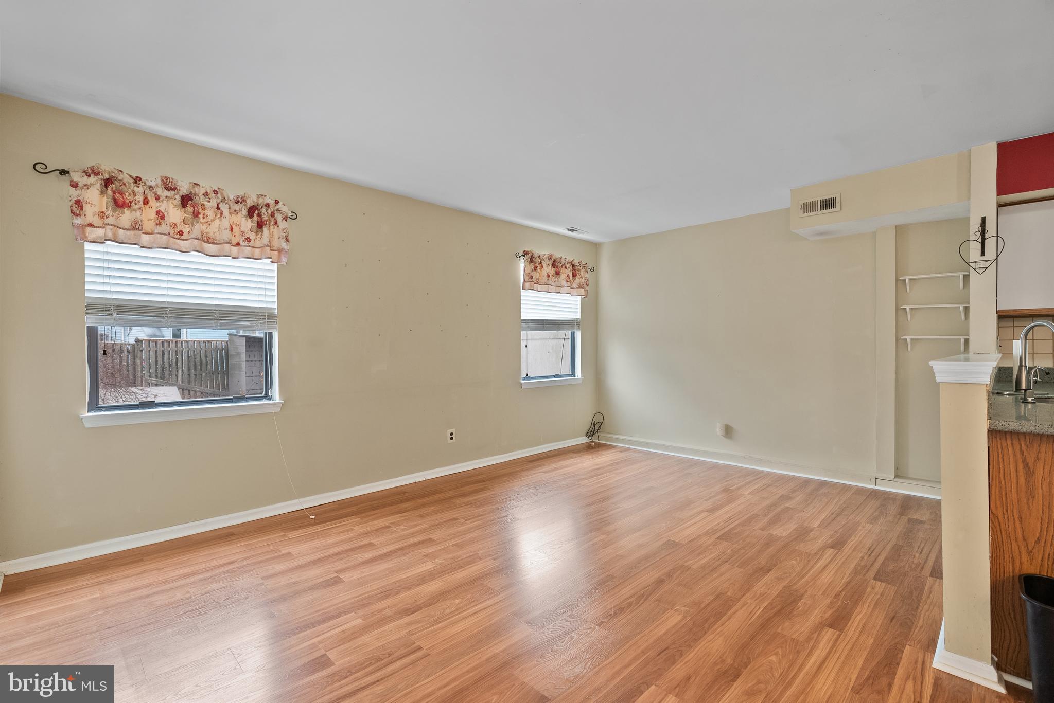 304 Foxwood Ln