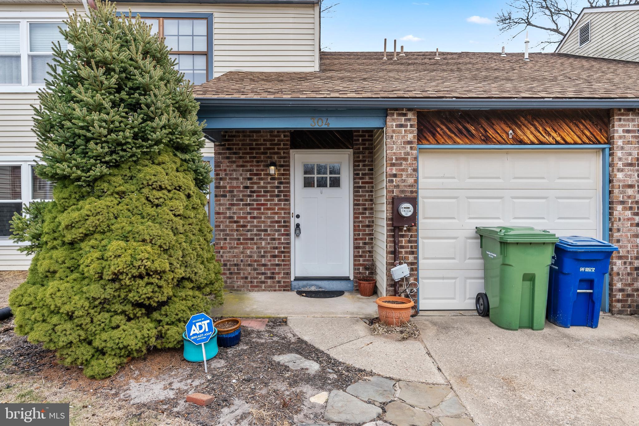304 Foxwood Ln