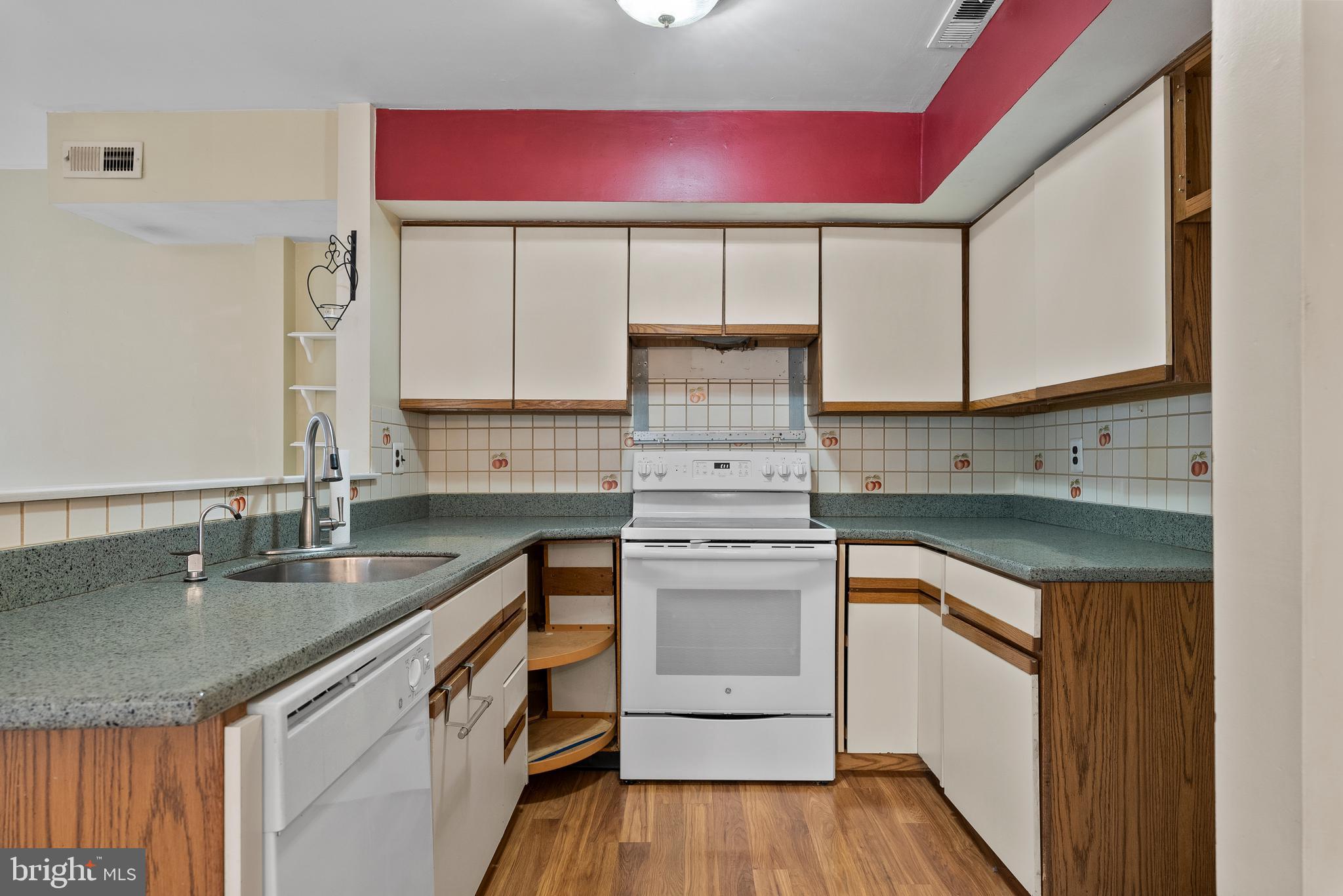 304 Foxwood Ln