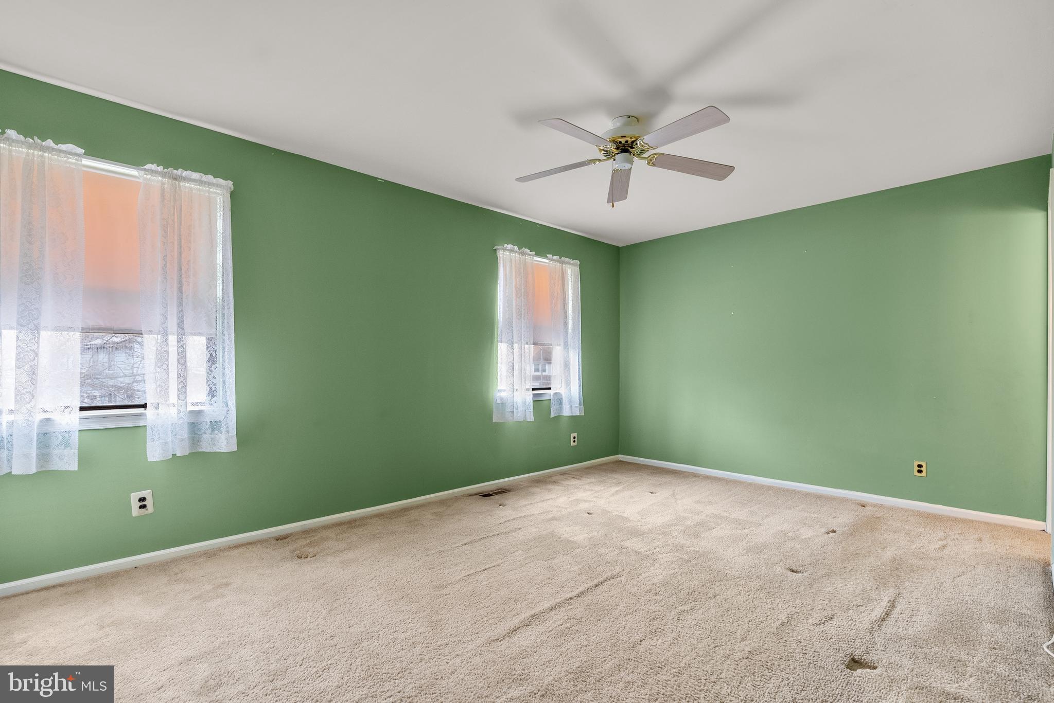 304 Foxwood Ln