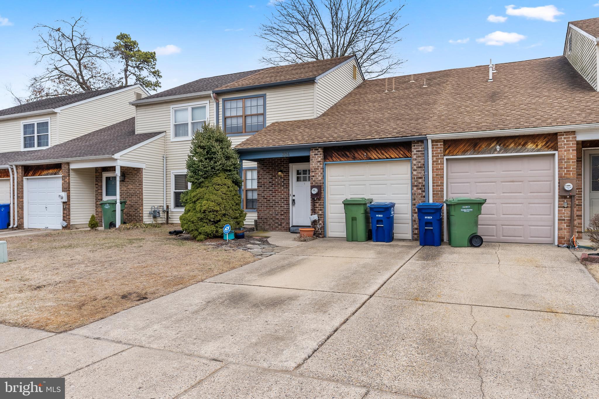 304 Foxwood Ln