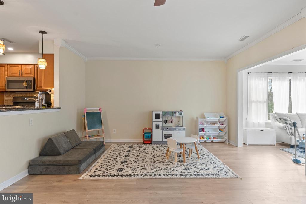 34 E Oleander Dr