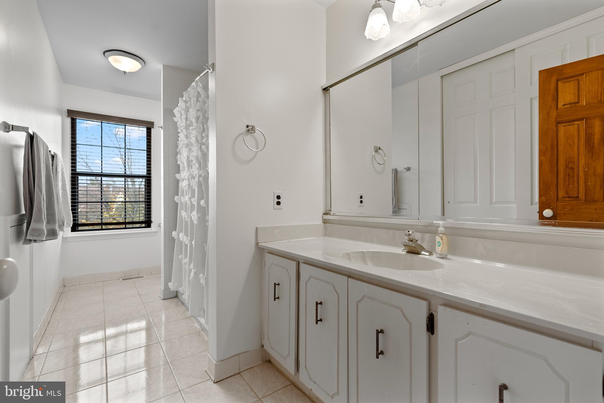 34 E Oleander Dr